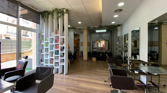 Peluqueria AFRICA OLIVERAS ESTILISTES - AVEDA SALON