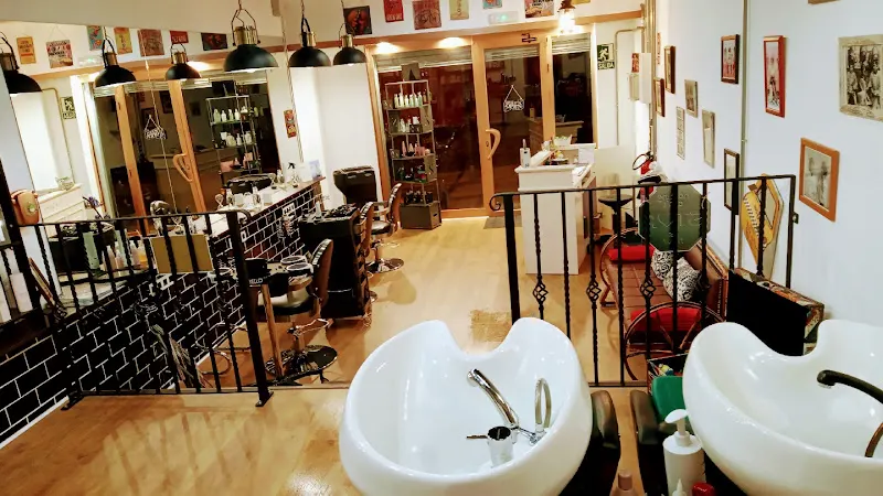 Valle Estilista/Barber Shop - Peluquería en Santa Coloma de Gramenet - foto 2
