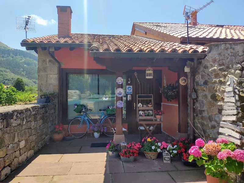 Peluquería Pink - Peluquería en Los Corrales de Buelna - foto 4