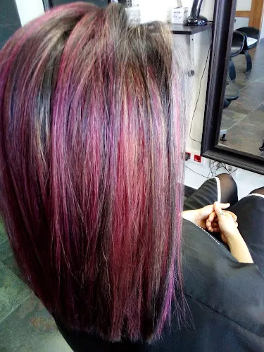 Perruqueria & estètica 1 + Ú - Peluquería en Girona