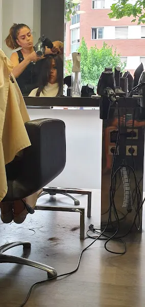 EVA LLOVERAS peluquería unisex