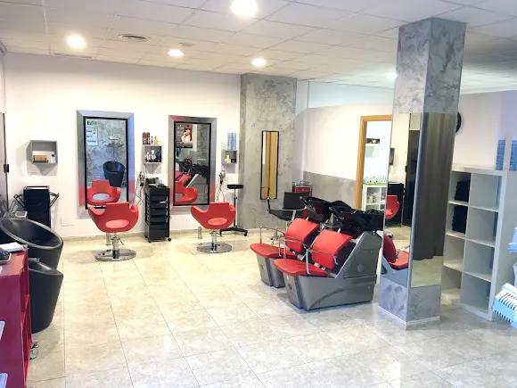 Leonor Sans Peluquería y Estética Unisex