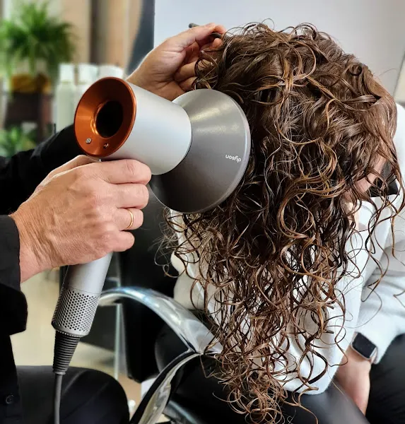 David y Jorge peluqueros Alcobendas - Método curly - Coloración con plantas - Olaplex