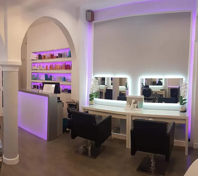 STYLE & CUT peluqueros