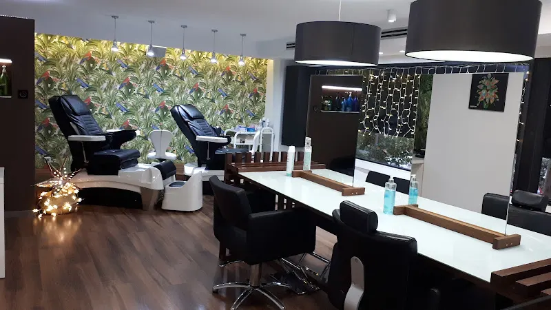AIRE'S PELUQUERÍA Y BELLEZA