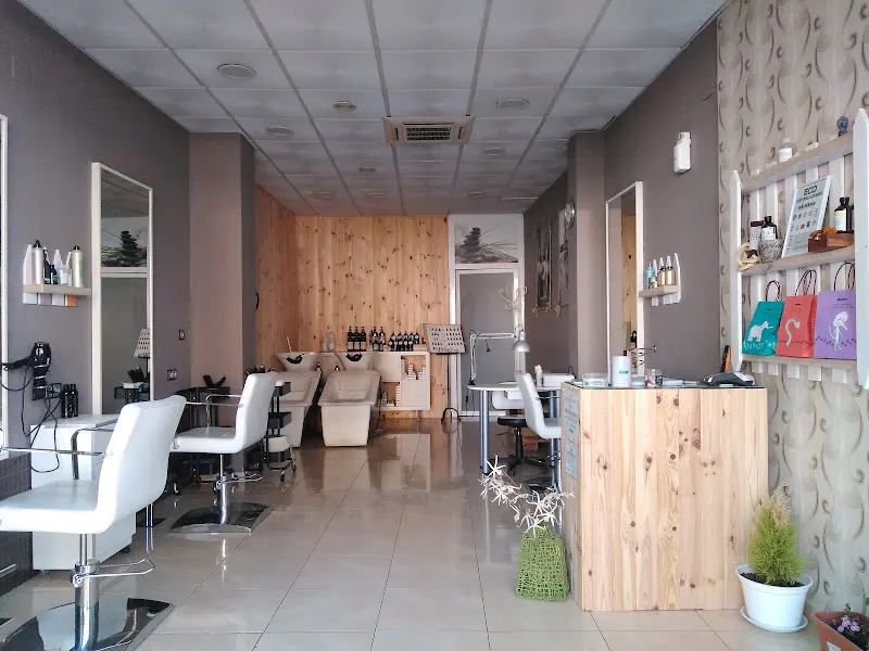Abril Peluquería Y Estética