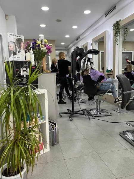 PELUQUERIA SUSANA CAMARA - Peluquería en Badalona - foto 2