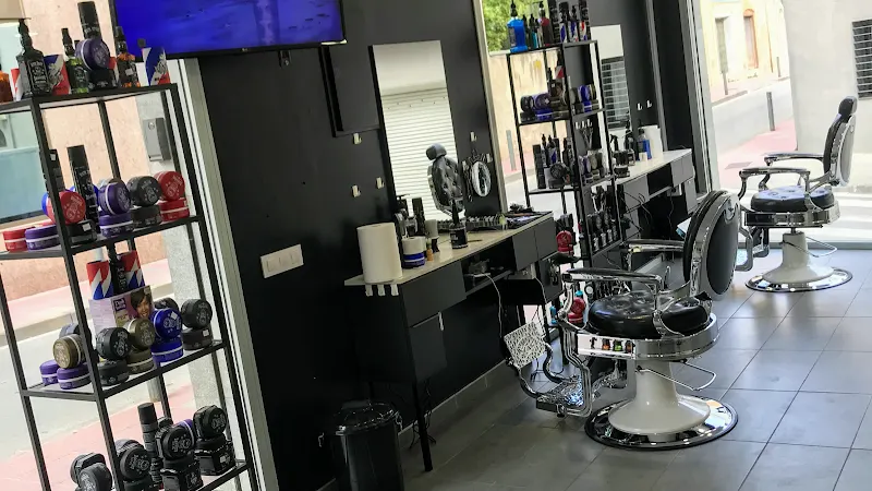 Barberia Anas - Peluquería en Sant Celoni - foto 2