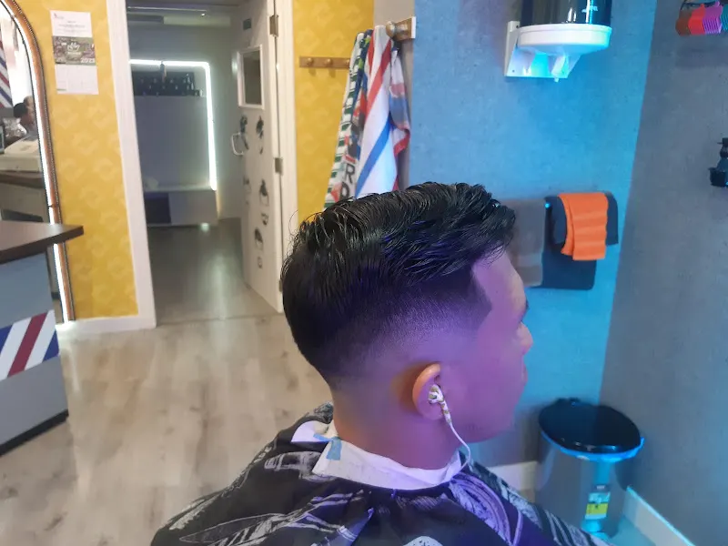 Barber king yanis