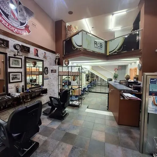 Centro Rodolfo Del Barrio Peluqueros ( Peluquería Y Posticeria )