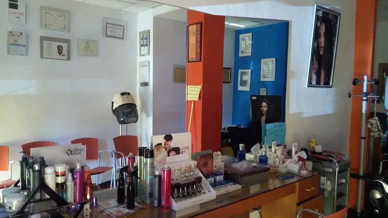 SALON DE PELUQUERIA XANA