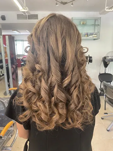 Academia Isabel - Centro formación profesional de peluquería y estética