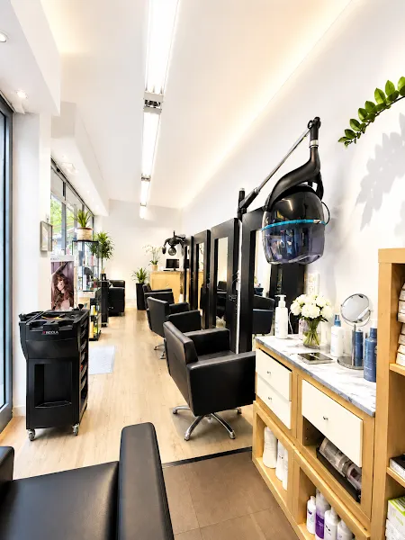 Peluqueria Virgínia Perruquers - Peluquería en Barcelona - foto 2