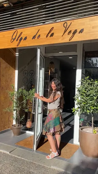 Olga de la Vega-Saló Holístic: Terapia Energética_Masajes_ Belleza_ Peluquería - Masajista en Girona - foto 2