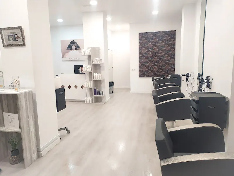 Moiras Salón de Peluquería - Peluquería en Cádiz - foto 2