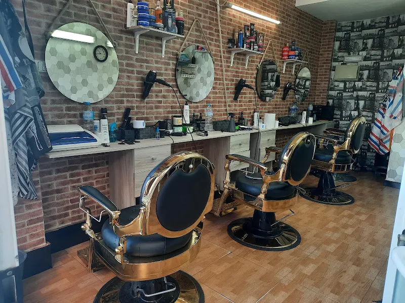 Titanic Peluquería,barber shop