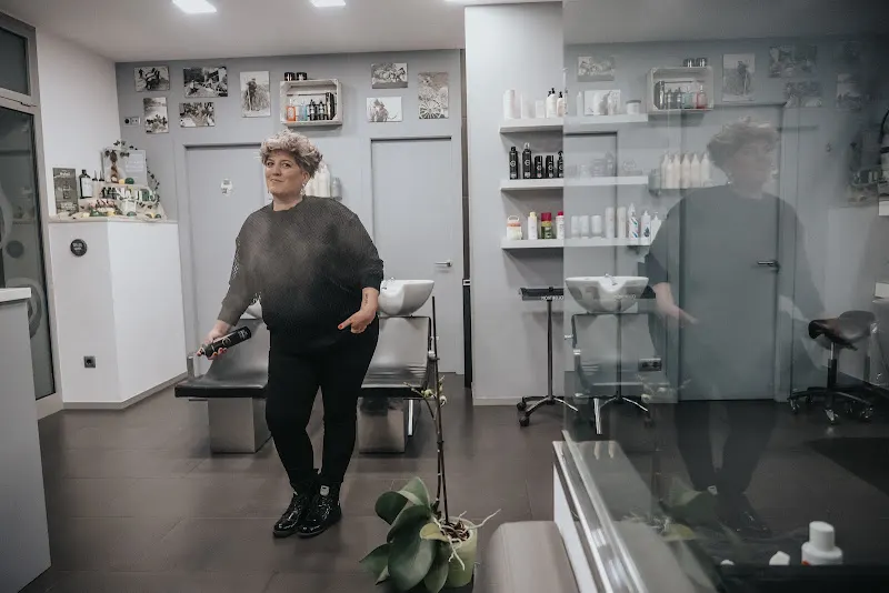 JANINA PERRUQUERIA-BARBERIA - Avia