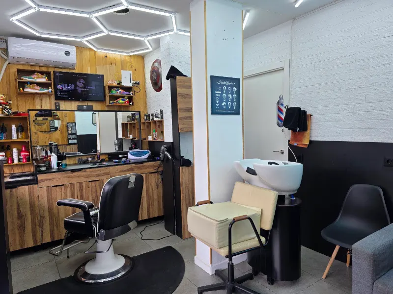 JP BARBER 10 - Granada