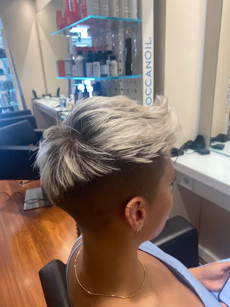 Hair Cut Day Aragó Salón Peluquería Barcelona - Peluquería en Barcelona - foto 3
