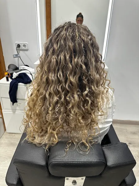 Mundo de Rizos Barcelona ✂ - Peluquería en Barcelona - foto 2