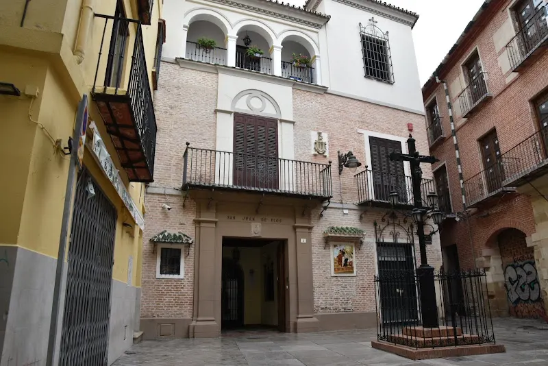 Paqui Alcaide Peluquería y Estética