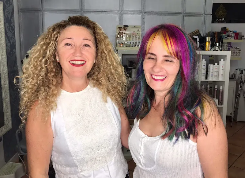 Forma y Color Estilistas Peluquería y Estética.Transición a canas Grey blending Las Palmas. Método curly - Peluquería en Las Palmas de Gran Canaria - foto 2