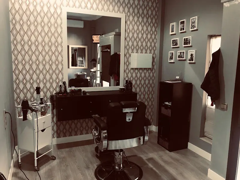 Peluqueria Manuel Marquez - ( Barriada El Pinar, Jerez ) - Peluquería en Jerez de la Frontera - foto 2