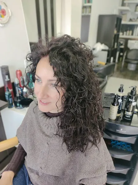 PELUQUERIA EN MOSTOLES - Metodo curly - tratamiento hidratacion - barros - DUENDES PELUQUEROS - Mostoles