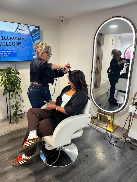 GUAPAS - Salón de Belleza - Peluquería en Alcalá de Henares - foto 2