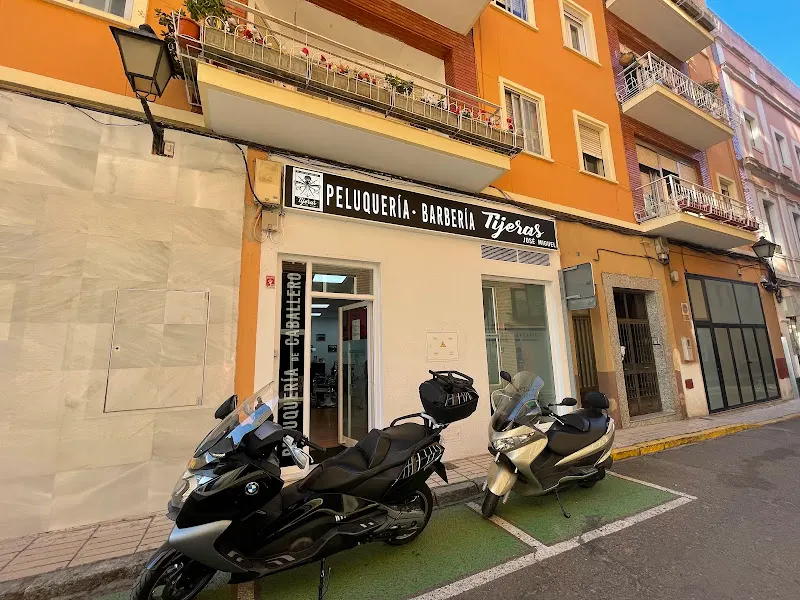 Peluquería Barbería Tijeras - Barbería en Badajoz - foto 2