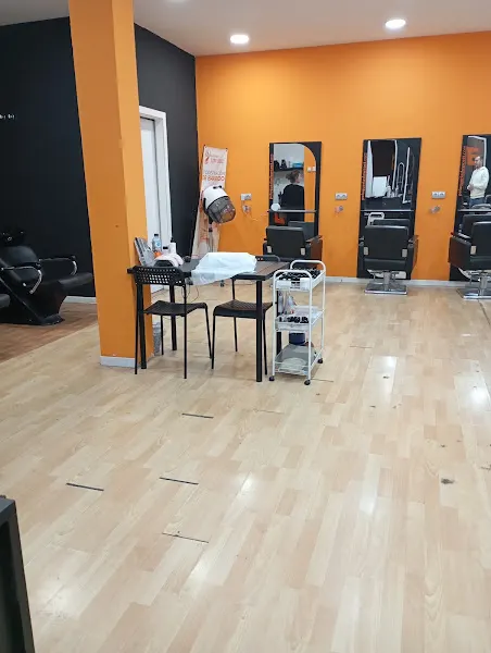 PELUQUERÍAS LOW COST - Peluquería en Huelva - foto 2