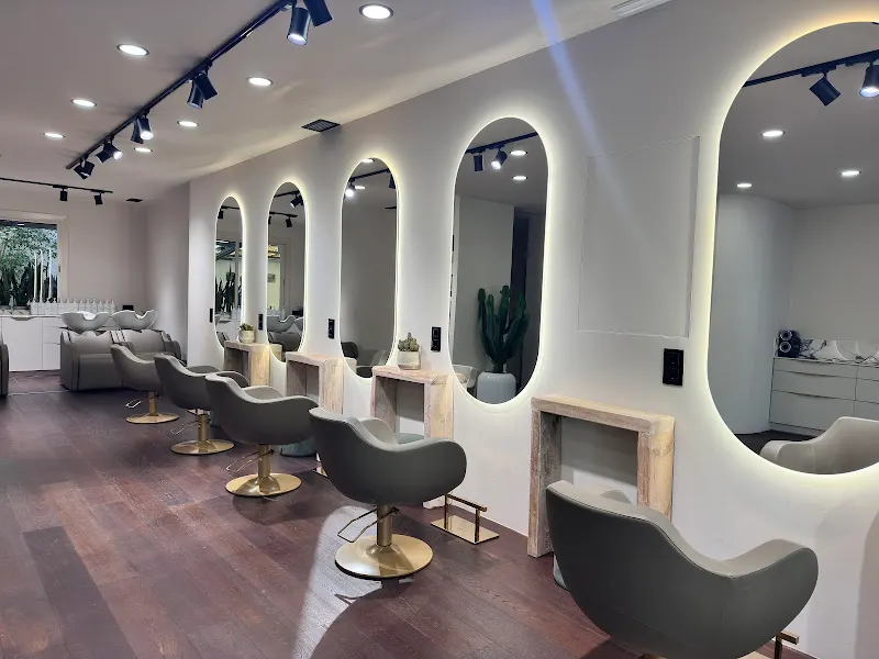 Peluquería Mataró - La Están Peinando | Balayage Rubio y Alisado Orgánico - Mataró