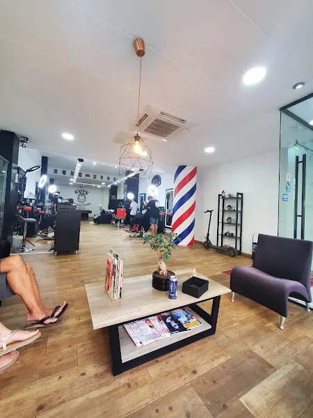 Cuts With Attitude - Barbería en Mataró - foto 3