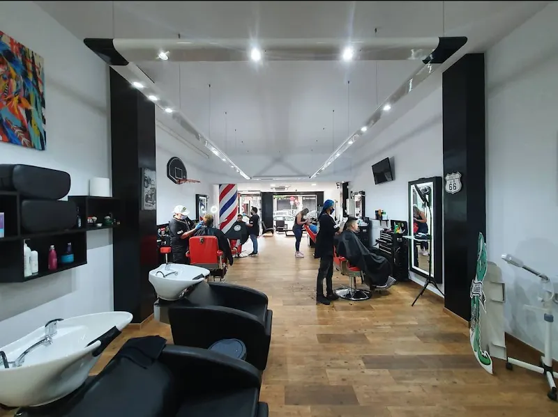 Cuts With Attitude - Barbería en Mataró - foto 4