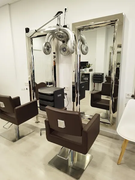 Joys Salon - Peluquería en Santa Coloma de Gramenet - foto 2