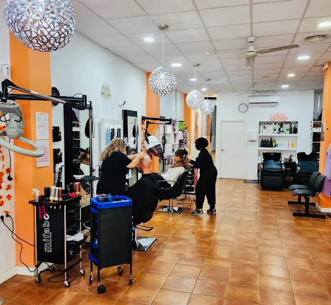 PELUQUERÍA/ESTETICA & NAILS MARCO & JANETH - Esteticista facial en Reus - foto 2