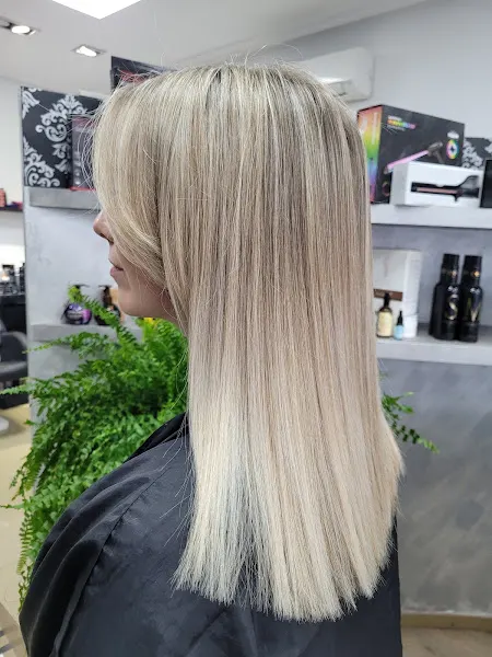 Yose Herrera Estilistas - Peluquería en Aguadulce - foto 2