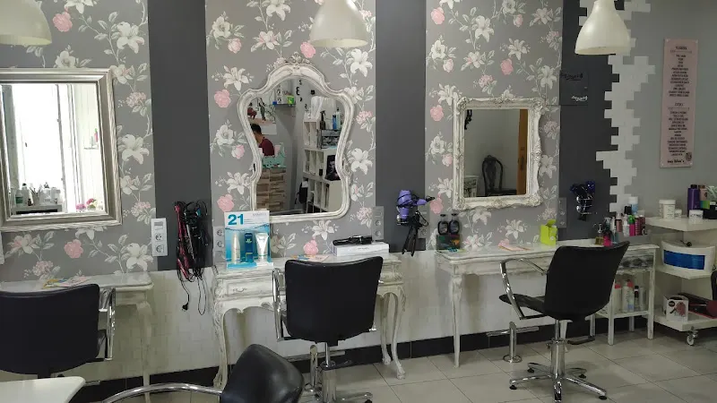 May Lidon's Estilistas - Peluquería en Crevillente - foto 2
