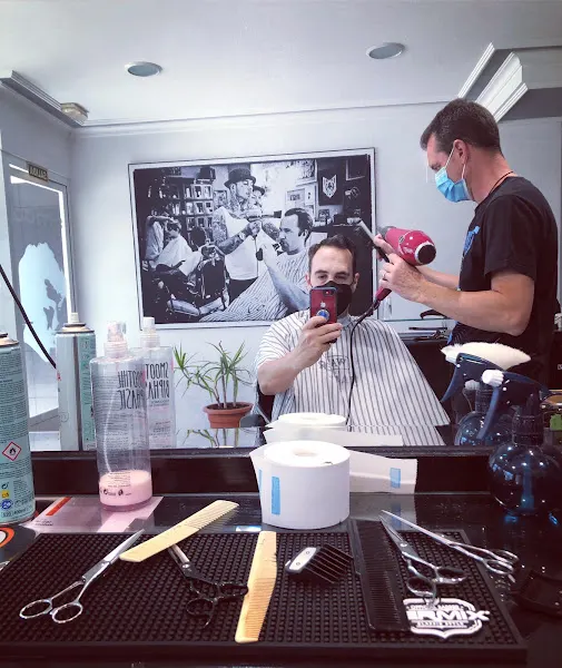 Peluqueria Caballeros, hombres- UOMO BARBER SHOP- - Peluquería en Alcobendas - foto 2
