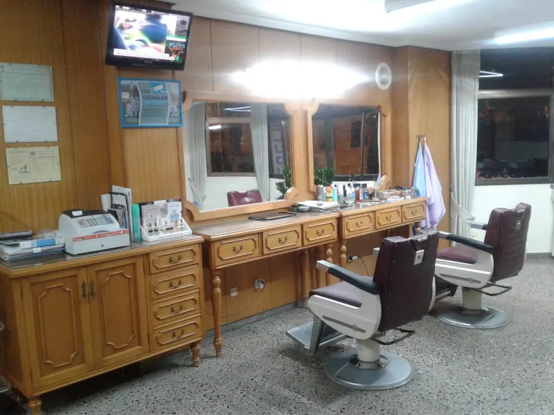 Arana Peluqueros - Peluquería en El Ejido - foto 4
