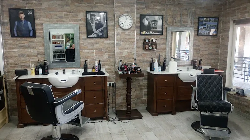 + CUT SALON DE PELUQUERIA - Peluquería en Melilla - foto 2