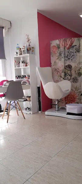 Peluquería y estéticas DIVINAS - Melilla