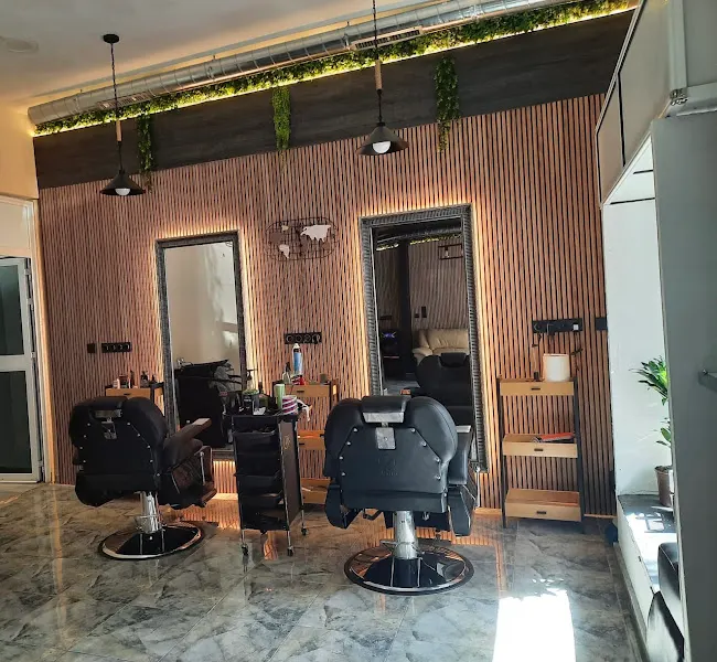 BZZ Peluqueros - Barbería en Melilla - foto 2