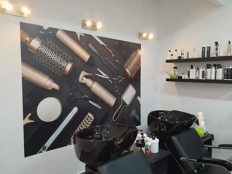 Peluquería Low Cost Milano Cosmetic Hairdressers - Mijas