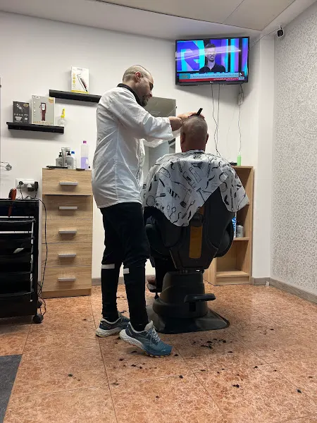 PELUQUERÍA AYA - Peluquería en Alfaro - foto 2