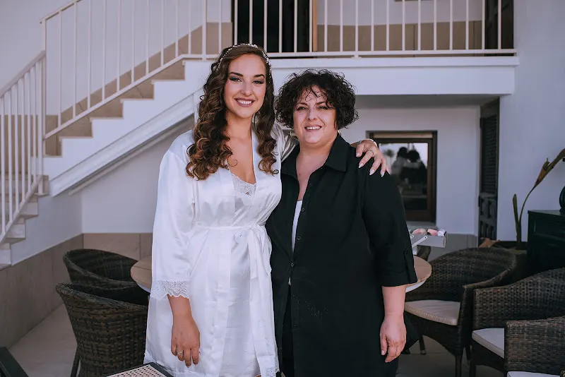 MARILINA BURGOS PELUQUERIA Y ESTETICA LOW COST - Mora