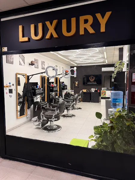 Luxury peluquería y barberia - Barbería en Talavera de la Reina - foto 2