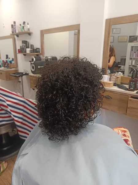 Pelu Estetic Paco - Peluquería en Alfas del Pi (l) - foto 2
