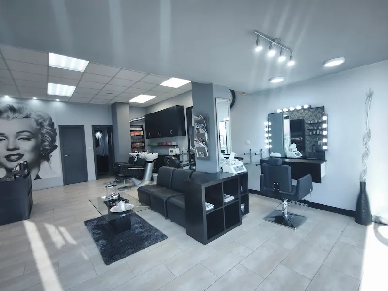 NEW STYLE PELUQUERÍA UNISEX SABADOS HORARIO CONTINUO DE 9:00-21:30 HORAS CITA PREVIA - Pontevedra