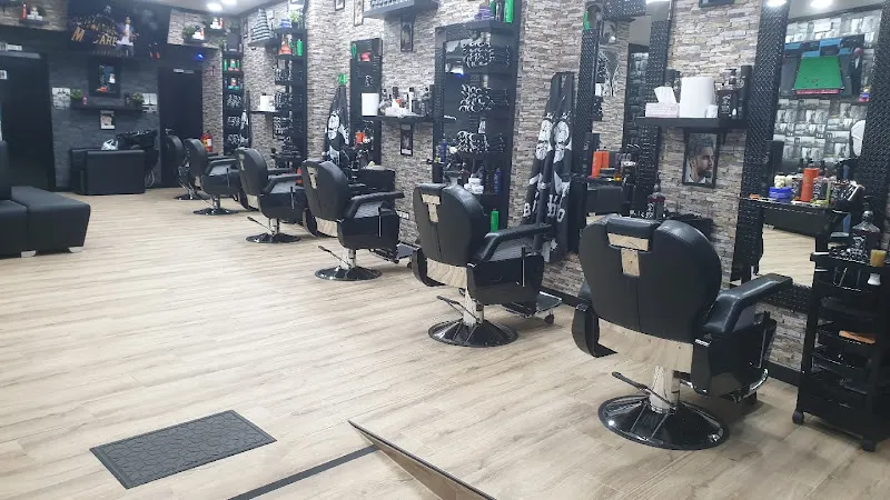 Peluquería de caballeros BARBERSHOP TRADICIONAL (sin cita) - Peluquería en Madrid - foto 2